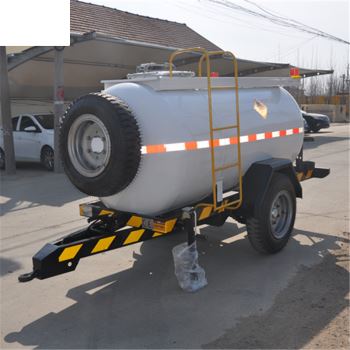 维护和保养水罐拖车时应注意哪些方面？